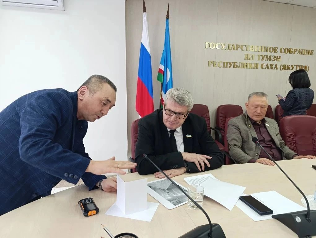 Состоялось рабочее совещание председателя постоянного комитета Государственного Собрания (Ил Тумэн) Республики Саха (Якутия) по экономической, инвестиционной и промышленной политике Павла Петрова по вопросу увековечения...