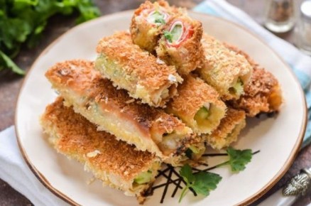 Необычные рулетики из лаваша: крабовые палочки, сыр и огурец