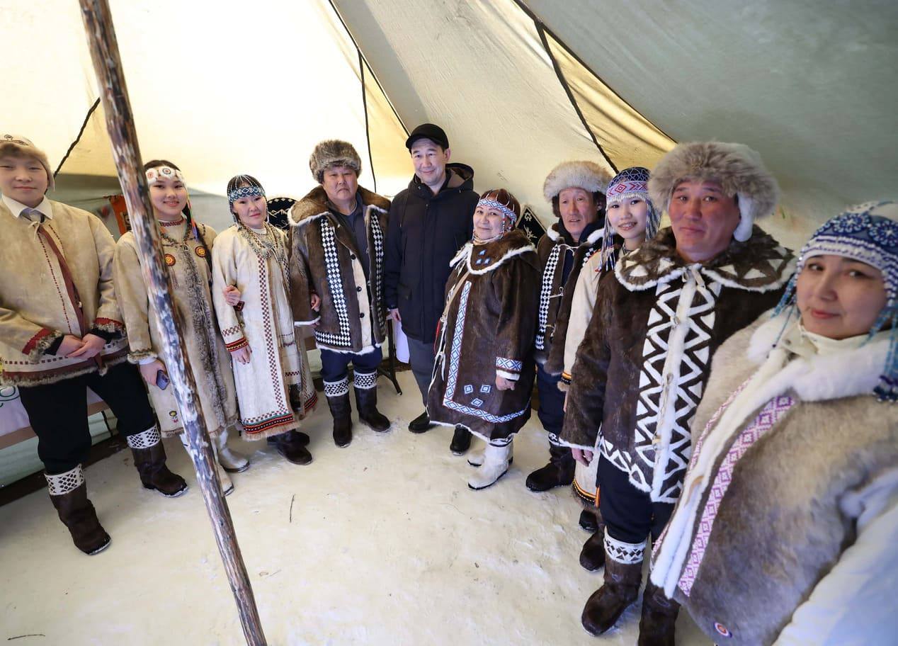 Айсен Николаев обсудил развитие оленеводства с эвенской общиной в Томпонском районе