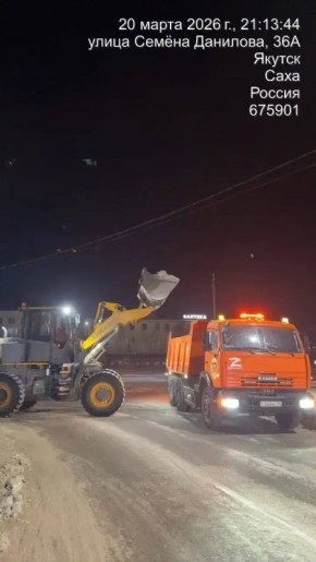 Погрузка снега по ул. Семена Данилова