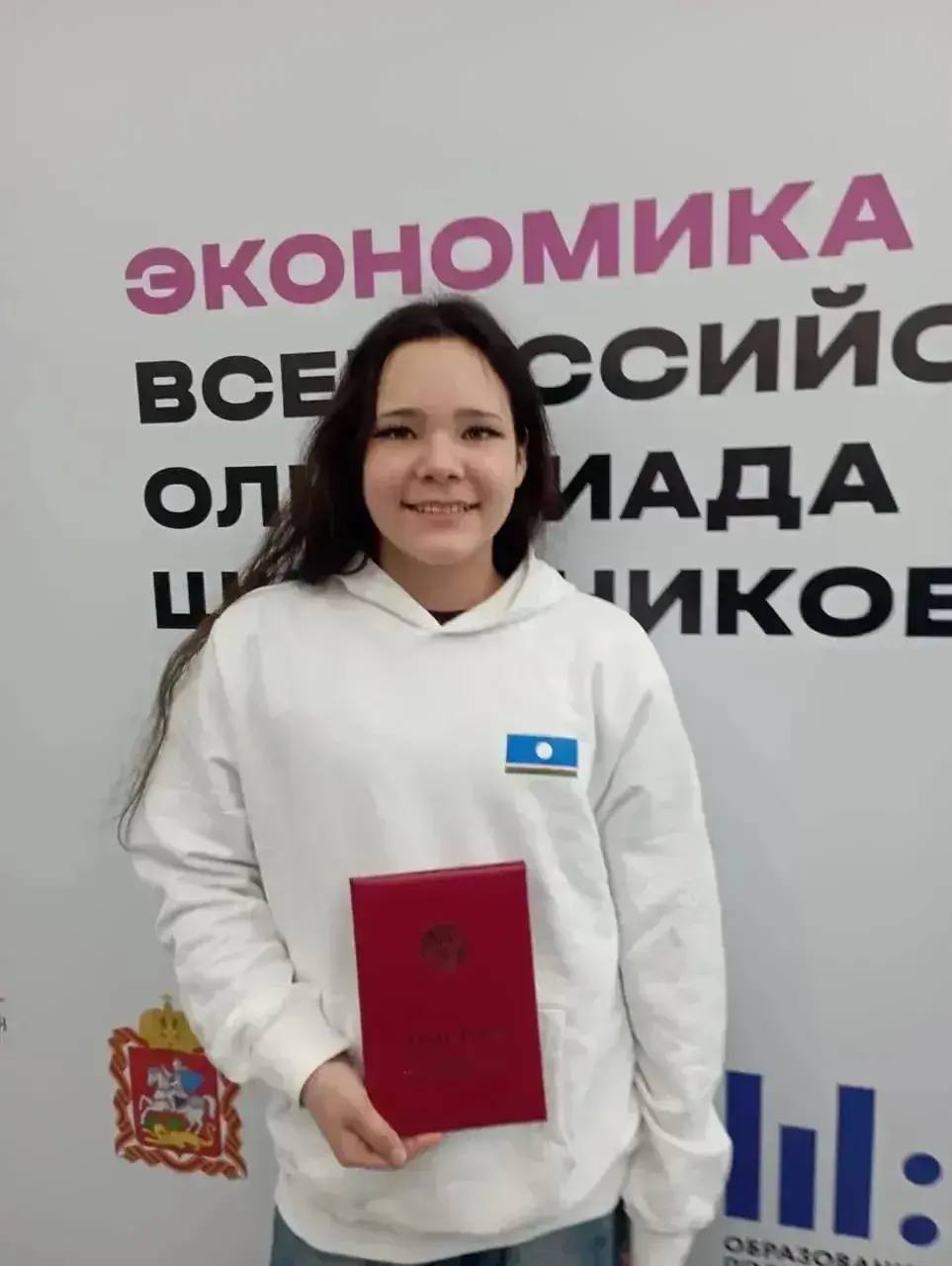 Айсен Николаев: Отличная новость - Елизавета Гаврильева, ученица 9 класса Якутского городского лицея, стала победителем заключительного этапа Всероссийской олимпиады школьников по экономике!