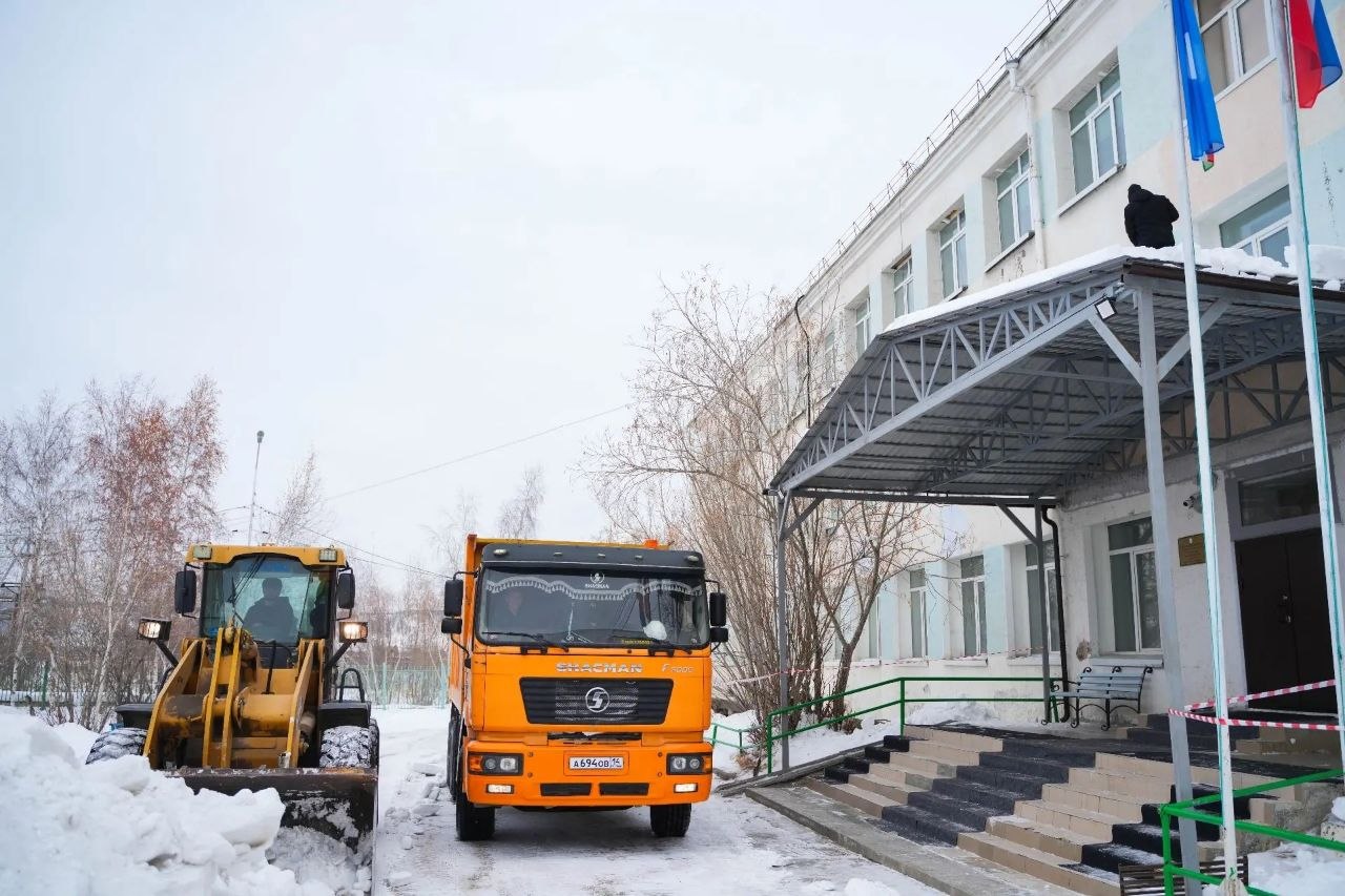 Евгений Григорьев: На этой неделе во всех округах города проходят субботники по уборке снега в поддержку семей участников специальной военной операции, проживающих в индивидуальном жилом секторе, всего поступило более 100... Евгений Григорьев: На этой неделе во всех округах города проходят субботники по уборке снега в поддержку семей участников специальной военной операции, проживающих в индивидуальном жилом секторе, всего поступило более 100...