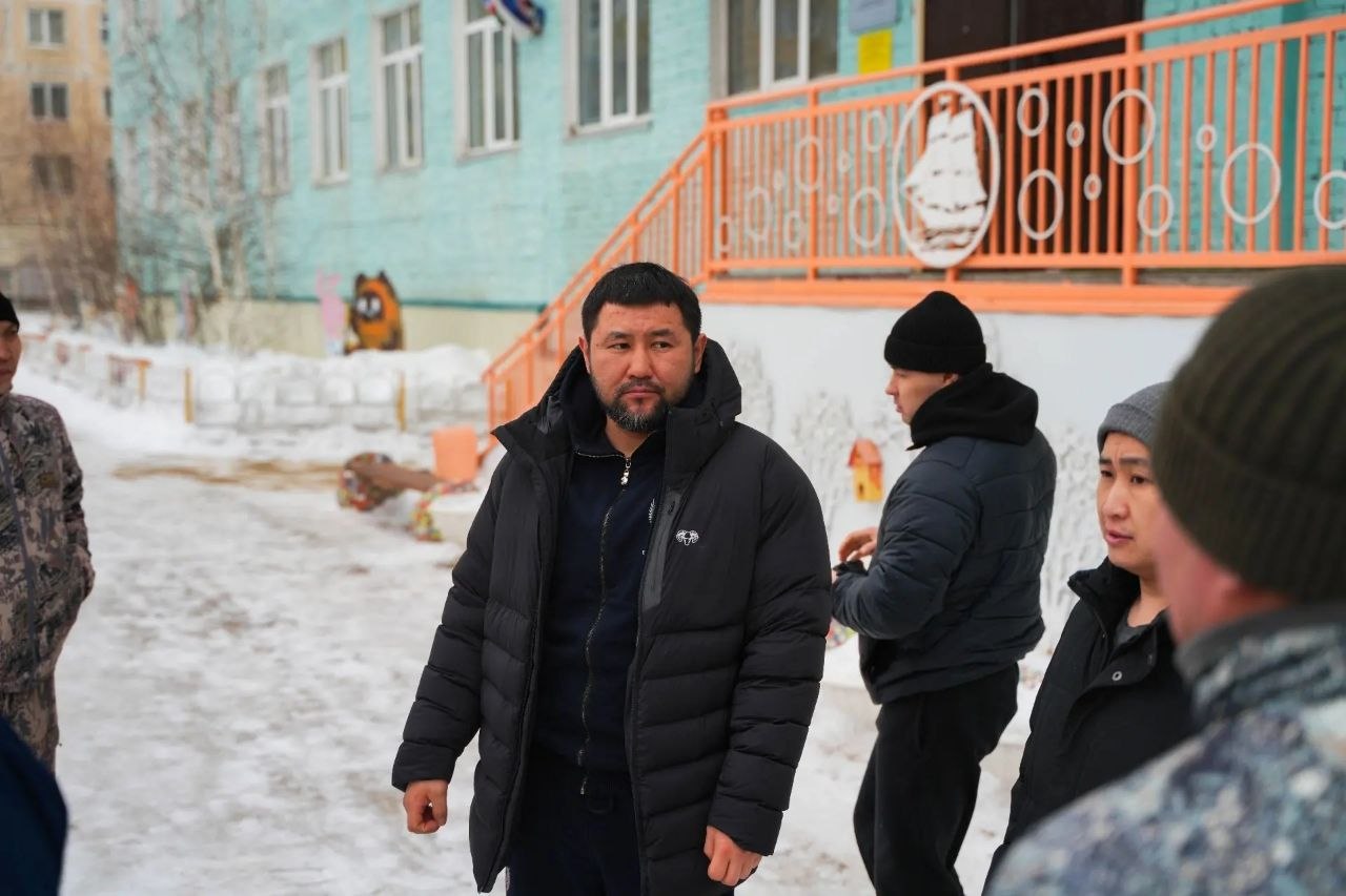 Евгений Григорьев: На этой неделе во всех округах города проходят субботники по уборке снега в поддержку семей участников специальной военной операции, проживающих в индивидуальном жилом секторе, всего поступило более 100... Евгений Григорьев: На этой неделе во всех округах города проходят субботники по уборке снега в поддержку семей участников специальной военной операции, проживающих в индивидуальном жилом секторе, всего поступило более 100...