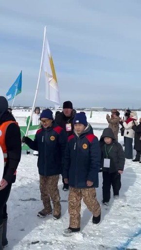 Парад участников республиканских соревнований отцов и сыновей «Аа крээ - 2026» на озере Хадарааччы с. Черкёх Таттинского улуса