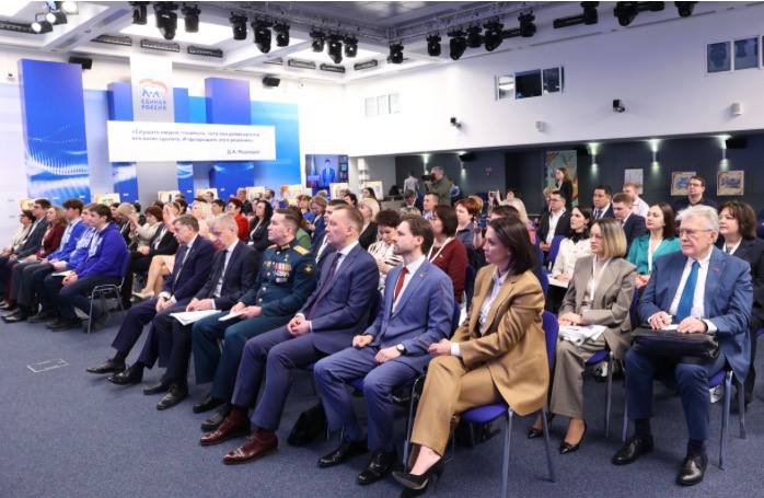 Дойдубут киинигэр Москваа, “Биир ньыгыл Арассыыйа” баартыйа норуот тосхолун олоххо киллэрии тмктэрин ырытыы форума ыытылынна