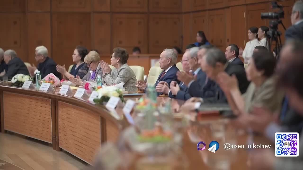 Айсен Николаев: Сегодня в Зале Республики прошло торжественное заседание, посвященное 25-летию Высшего Совета старейшин Республики Саха (Якутия) и 85-летию Люлии Николаевны Григорьевой