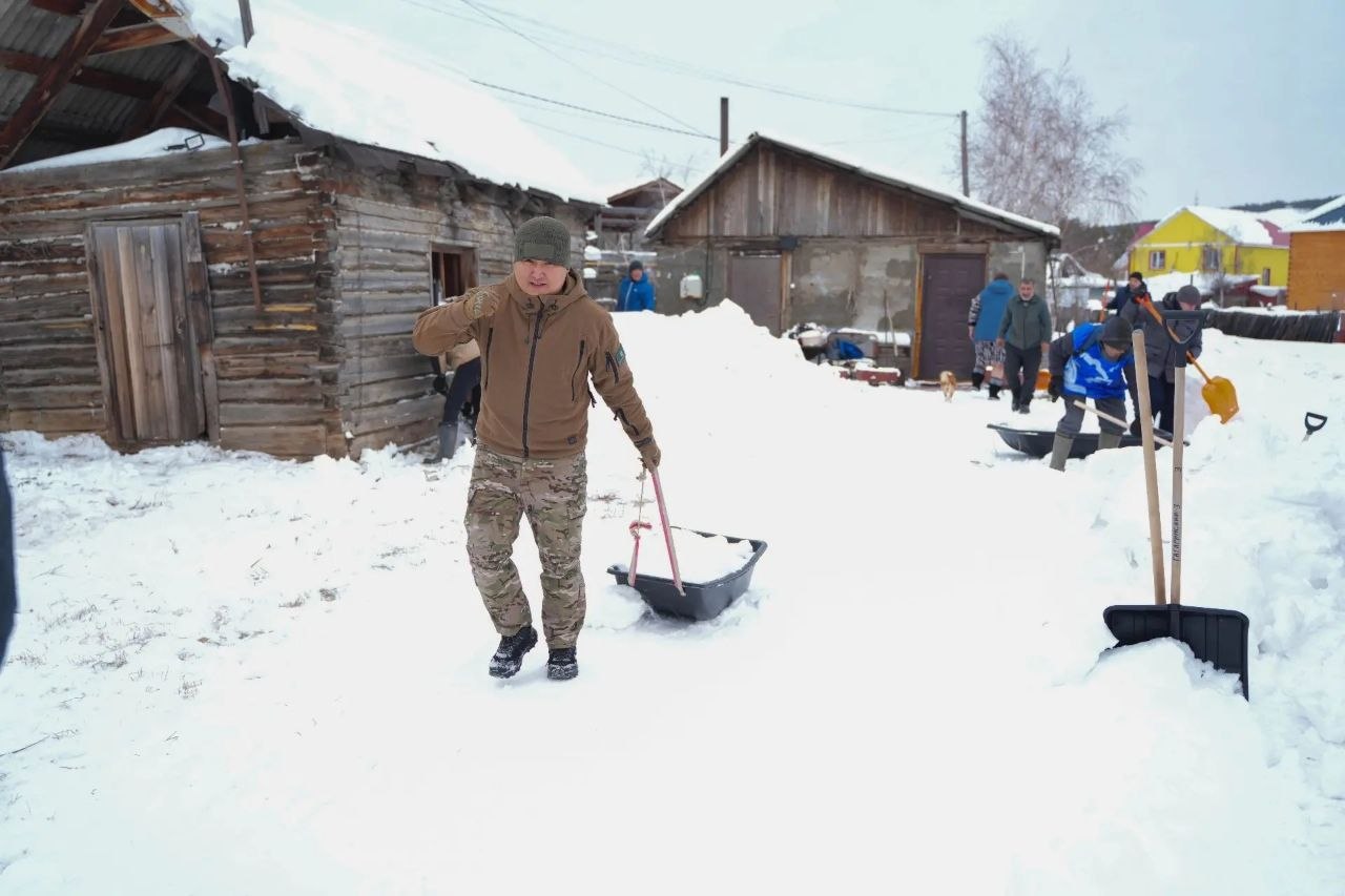 Евгений Григорьев: На этой неделе во всех округах города проходят субботники по уборке снега в поддержку семей участников специальной военной операции, проживающих в индивидуальном жилом секторе, всего поступило более 100... Евгений Григорьев: На этой неделе во всех округах города проходят субботники по уборке снега в поддержку семей участников специальной военной операции, проживающих в индивидуальном жилом секторе, всего поступило более 100...