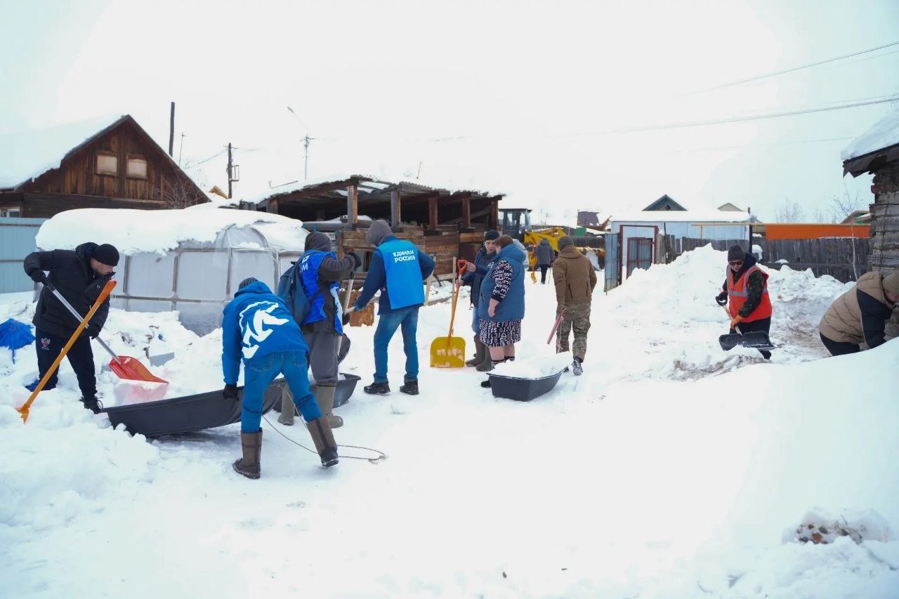 Евгений Григорьев: На этой неделе во всех округах города проходят субботники по уборке снега в поддержку семей участников специальной военной операции, проживающих в индивидуальном жилом секторе, всего поступило более 100... Евгений Григорьев: На этой неделе во всех округах города проходят субботники по уборке снега в поддержку семей участников специальной военной операции, проживающих в индивидуальном жилом секторе, всего поступило более 100...