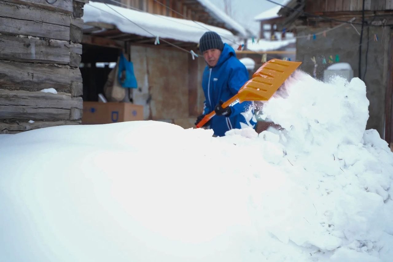 Евгений Григорьев: На этой неделе во всех округах города проходят субботники по уборке снега в поддержку семей участников специальной военной операции, проживающих в индивидуальном жилом секторе, всего поступило более 100...