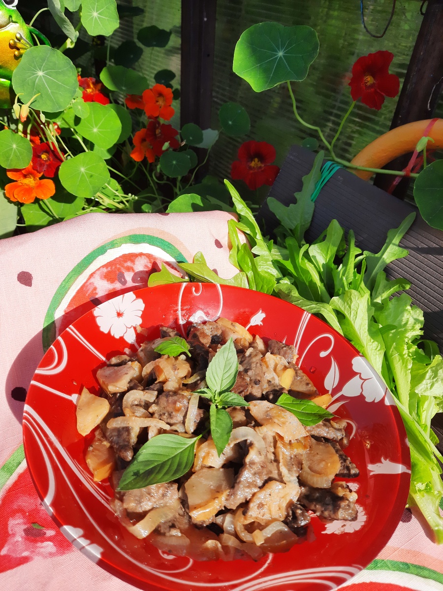 Вкусная печень с яблоками: секрет мягкости и сочности