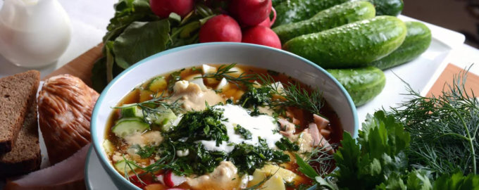 Летнее наслаждение: как приготовить окрошку с говядиной и зеленым луком