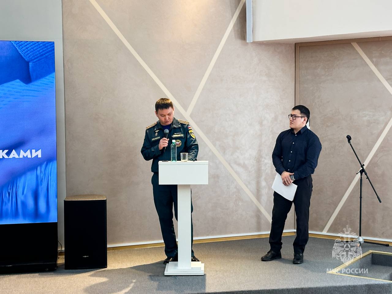 Сотрудники МЧС России выступили на семинаре по подготовке к паводкам Сотрудники МЧС России выступили на семинаре по подготовке к паводкам