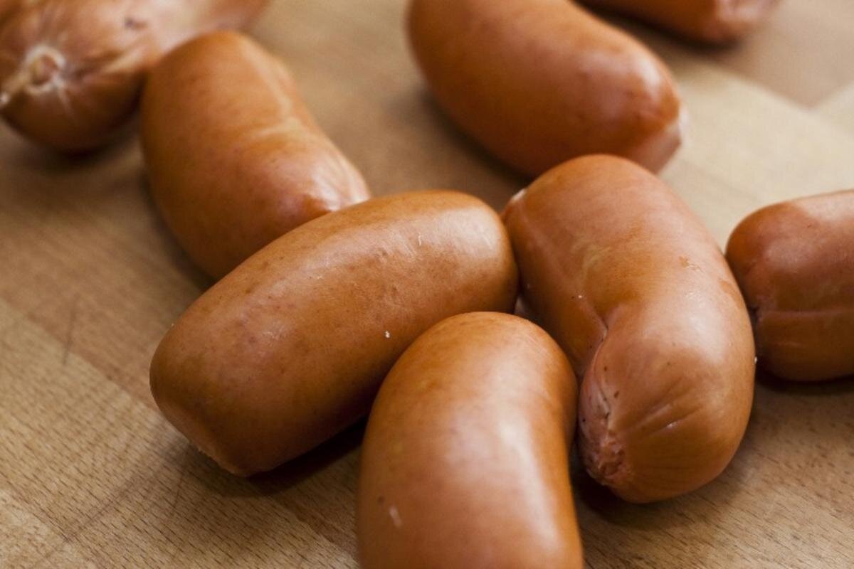 Как легко очистить сардельки от оболочки: секреты от опытной хозяйки