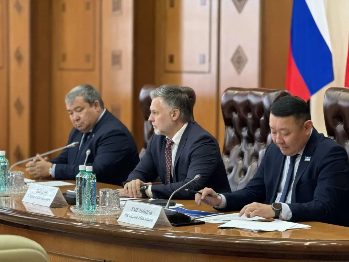 Труд, который согревает: в Якутии чествовали работников ЖКХ Труд, который согревает: в Якутии чествовали работников ЖКХ