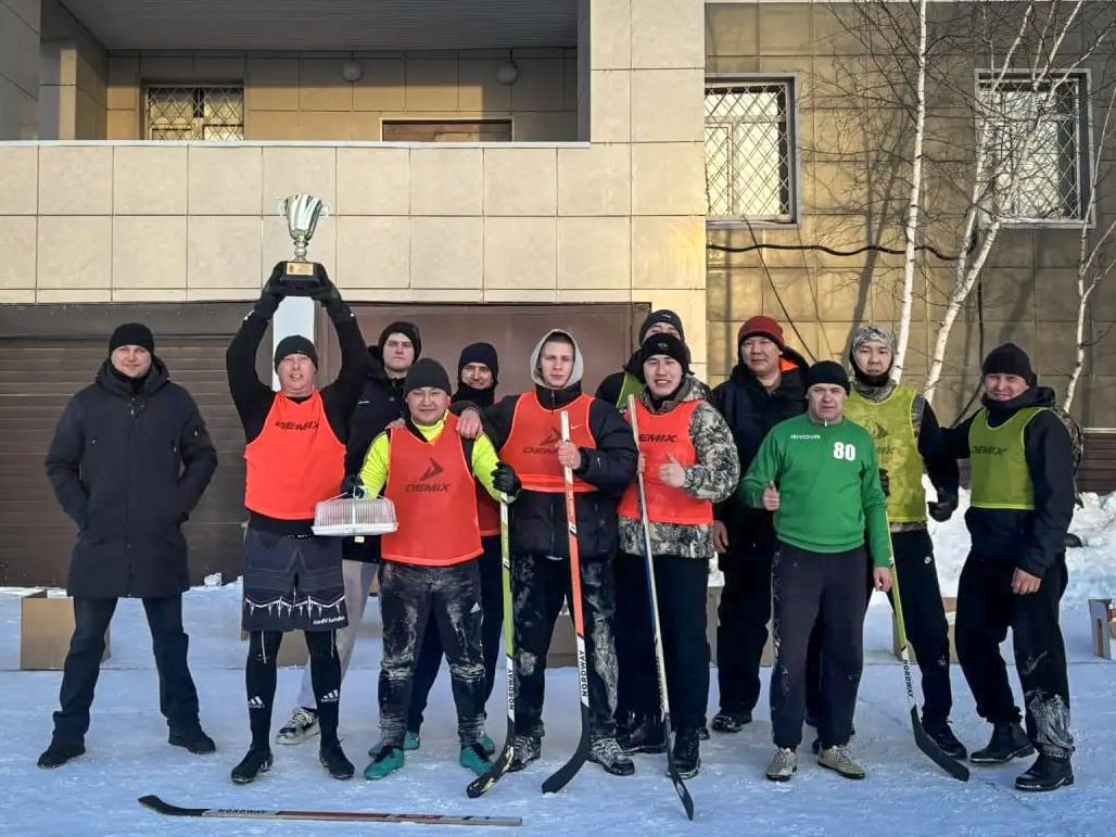 В Республике Саха (Якутия) транспортная полиция приняла участие в турнире по русскому хоккею с мячом среди структурных подразделений