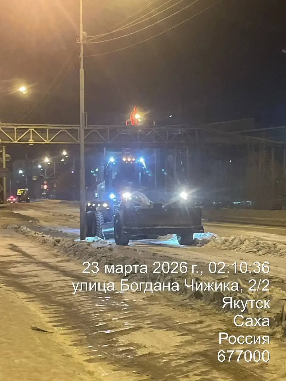 Кадры ночных работ по уборке снега по ул. Богдана Чижика