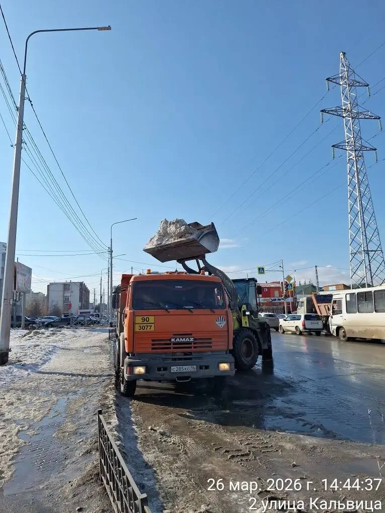 Погрузка снега, ул. Кальвица Погрузка снега, ул. Кальвица