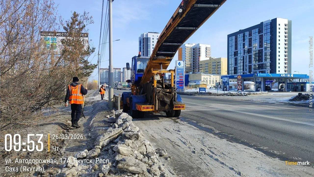 Работы по уборке снега, проспект Михаила Николаева Работы по уборке снега, проспект Михаила Николаева