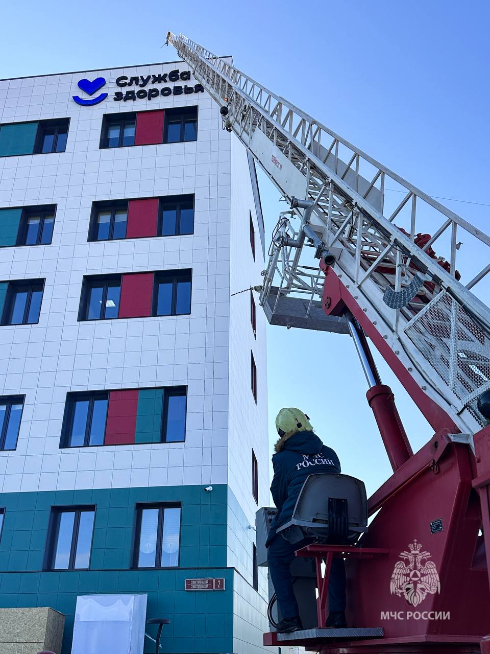 Спасатели и медики отработали взаимодействие при пожаре в больнице Якутска
