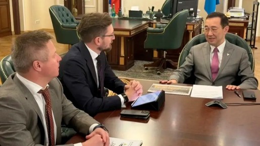 Глава Республики Саха (Якутия) Айсен Николаев и генеральный директор Группы "Полюс" Алексей Востоков обсудили итоги 10-летней программы модернизации и развития производственных мощностей золотодобывающей компании на Алдане.