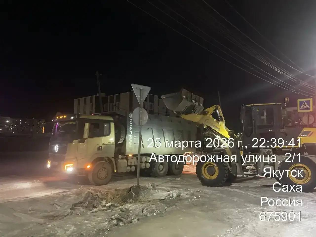 Кадры ночных работ по уборке снега, пр. Михаила Николаева Кадры ночных работ по уборке снега, пр. Михаила Николаева