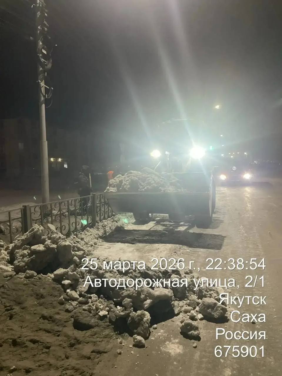 Кадры ночных работ по уборке снега, пр. Михаила Николаева Кадры ночных работ по уборке снега, пр. Михаила Николаева