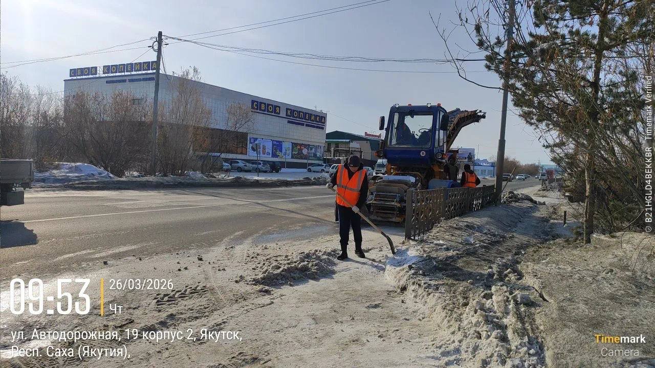 Работы по уборке снега, проспект Михаила Николаева Работы по уборке снега, проспект Михаила Николаева