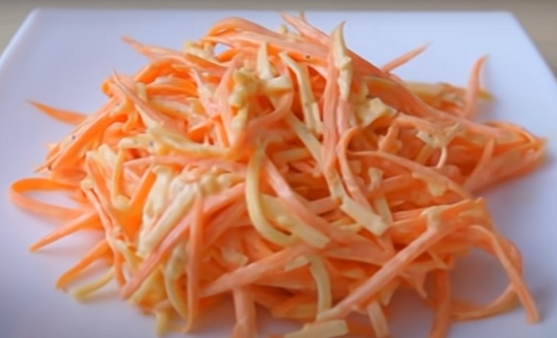 Салат из моркови с сыром и чесноком: универсальное блюдо для любого стола