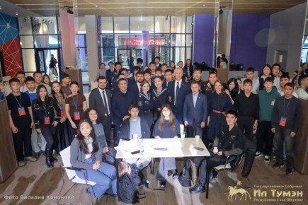 Председатель комитета Государственной Думы по физической культуре и спорту Олег Матицын в рамках рабочего визита в республику посетил ключевые объекты Якутска: Молодежный центр «Патриот», среднюю общеобразовательную школу №...