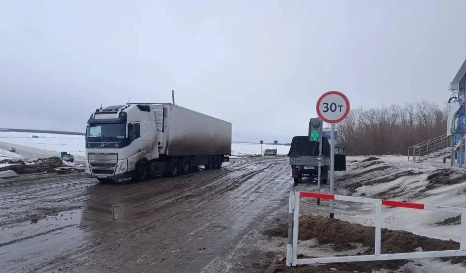 В Якутии понижена грузоподъемность на ледовых переправах трасс «Вилюй» и «Колыма»