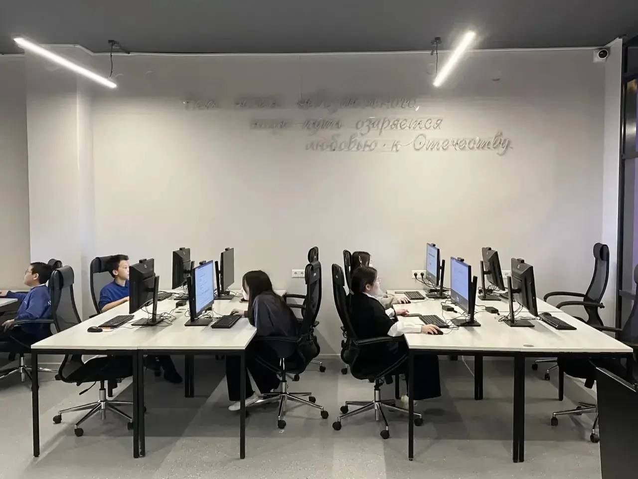 Сегодня показал прибывшим в Якутию депутатам Госдумы нашу гордость – Молодежный центр “Патриот” Сегодня показал прибывшим в Якутию депутатам Госдумы нашу гордость – Молодежный центр “Патриот”