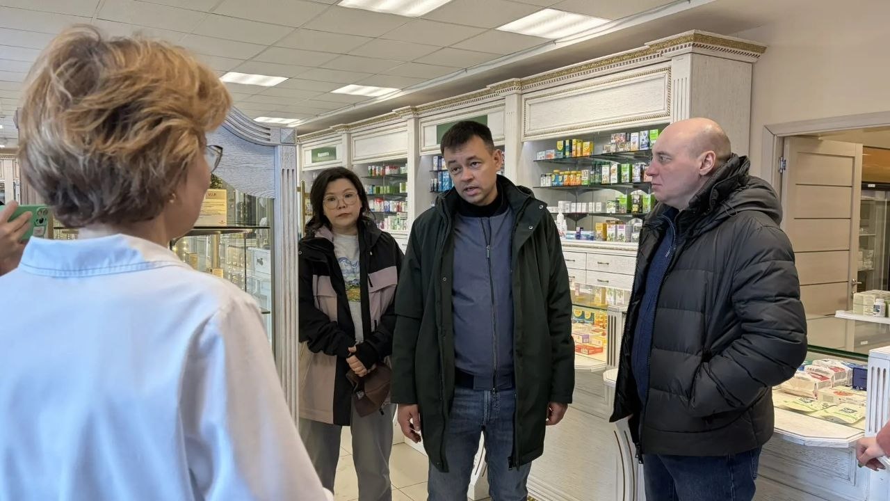 Иван Луцкан провел мониторинг льготного лекарственного обеспечения в Мирном Иван Луцкан провел мониторинг льготного лекарственного обеспечения в Мирном