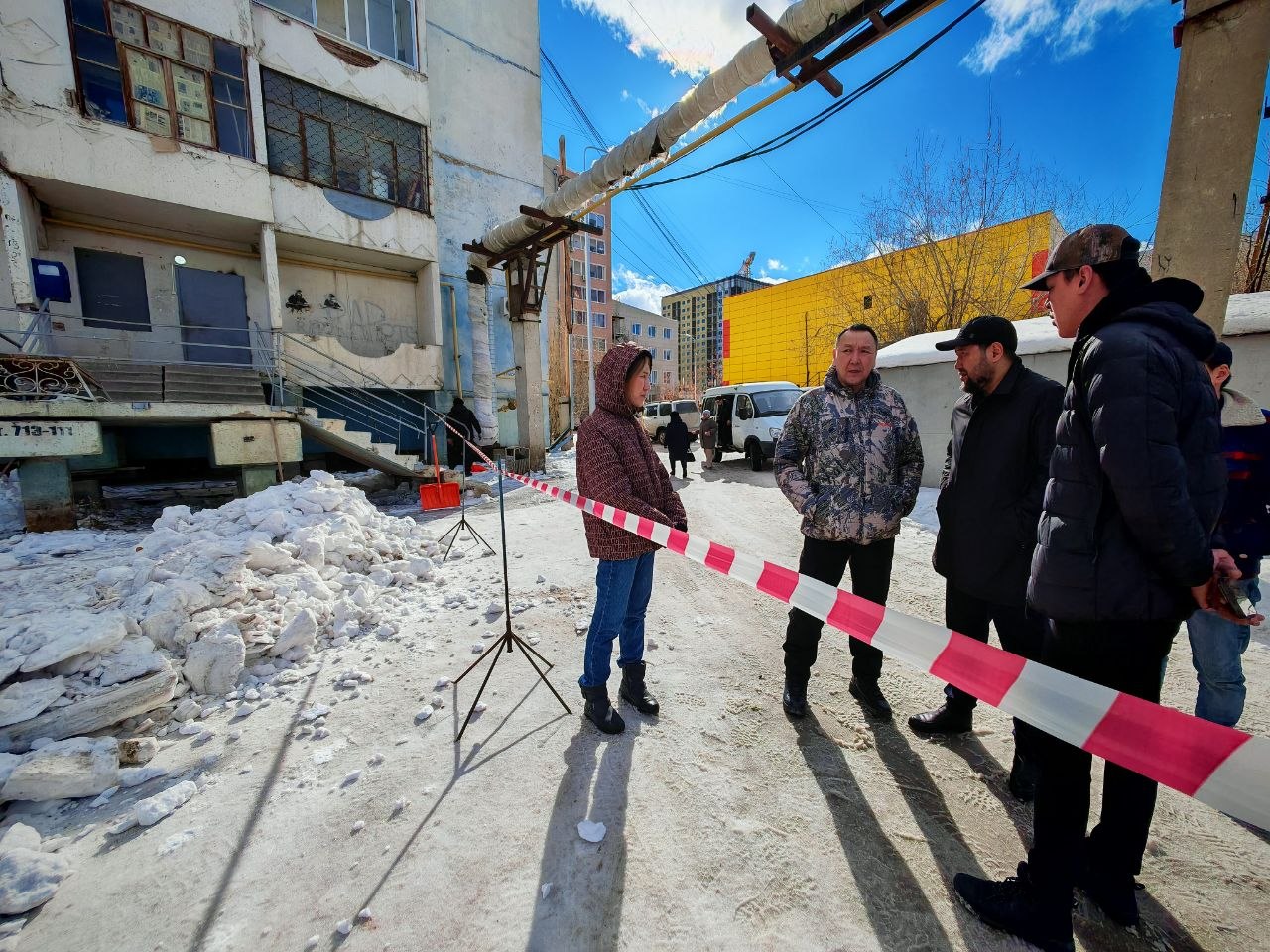 Евгений Григорьев: В эти дни городские коммунальные службы работают с максимальной отдачей, в круглосуточном режиме и без выходных Евгений Григорьев: В эти дни городские коммунальные службы работают с максимальной отдачей, в круглосуточном режиме и без выходных