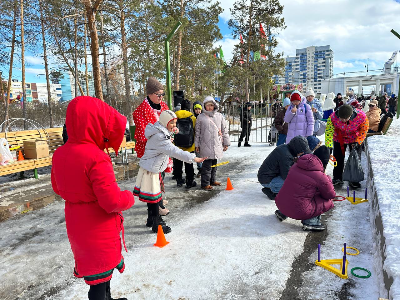 Прямо сейчас городской парк культуры и отдыха превратился в настоящий центр веселья, музыки и ярких эмоций — здесь проходит праздничная программа «Якутск, встречай весну»! Прямо сейчас городской парк культуры и отдыха превратился в настоящий центр веселья, музыки и ярких эмоций — здесь проходит праздничная программа «Якутск, встречай весну»!