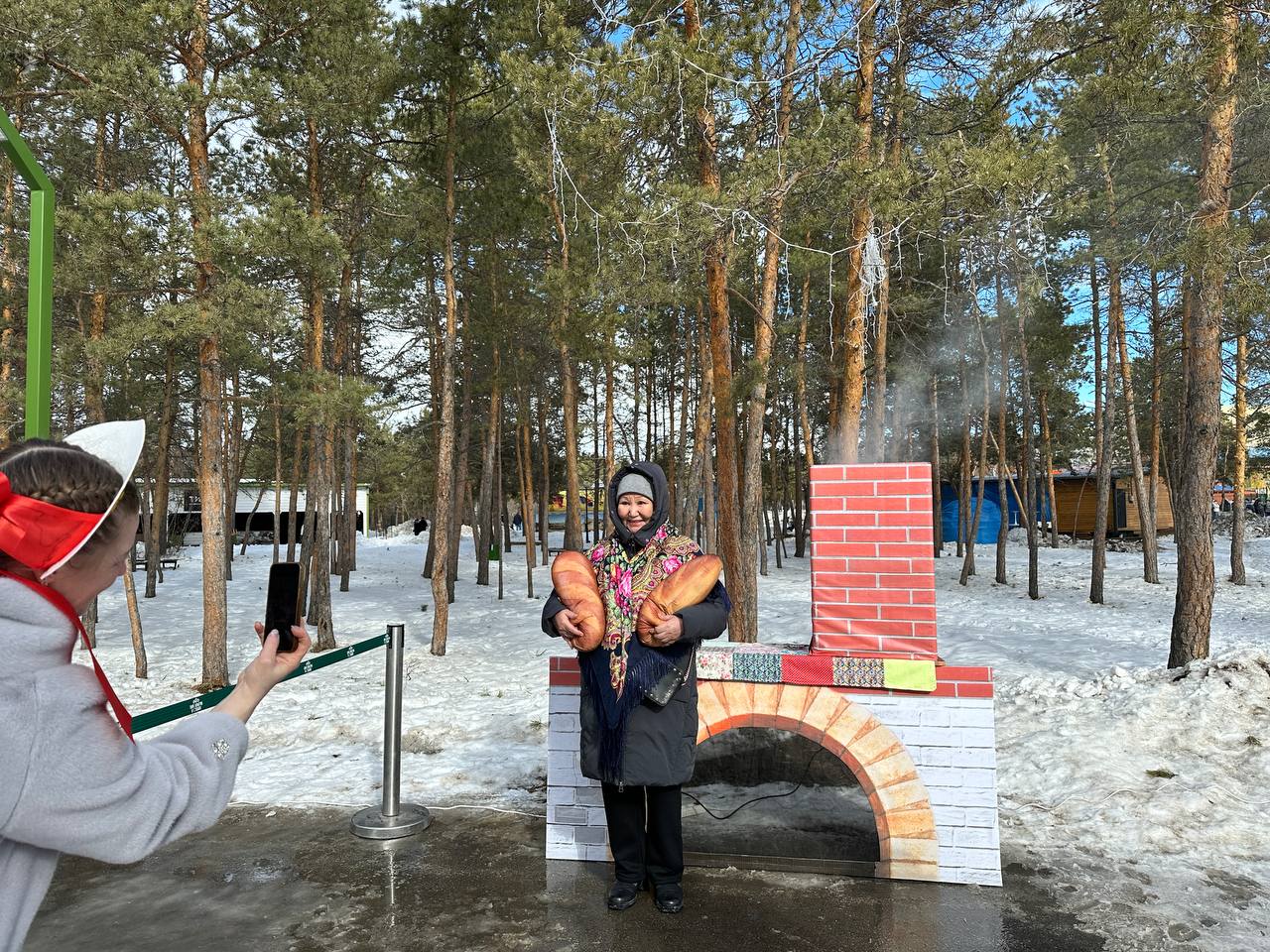 Прямо сейчас городской парк культуры и отдыха превратился в настоящий центр веселья, музыки и ярких эмоций — здесь проходит праздничная программа «Якутск, встречай весну»! Прямо сейчас городской парк культуры и отдыха превратился в настоящий центр веселья, музыки и ярких эмоций — здесь проходит праздничная программа «Якутск, встречай весну»!