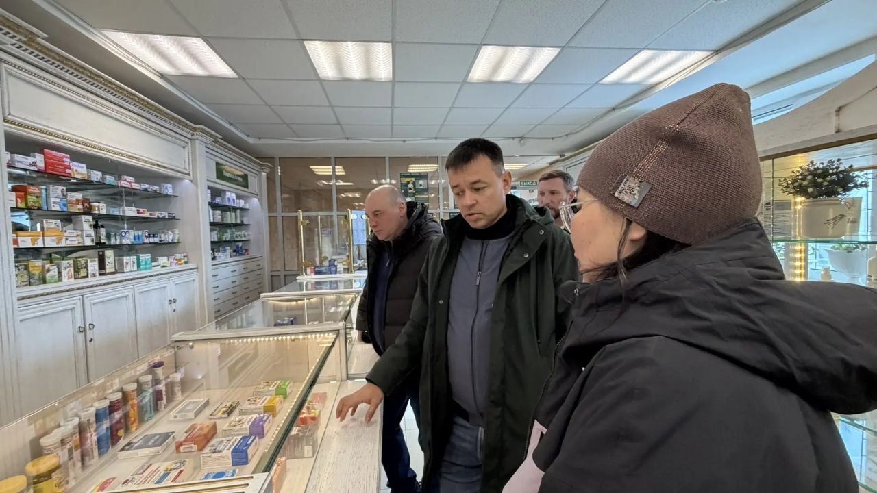 Иван Луцкан провел мониторинг льготного лекарственного обеспечения в Мирном Иван Луцкан провел мониторинг льготного лекарственного обеспечения в Мирном