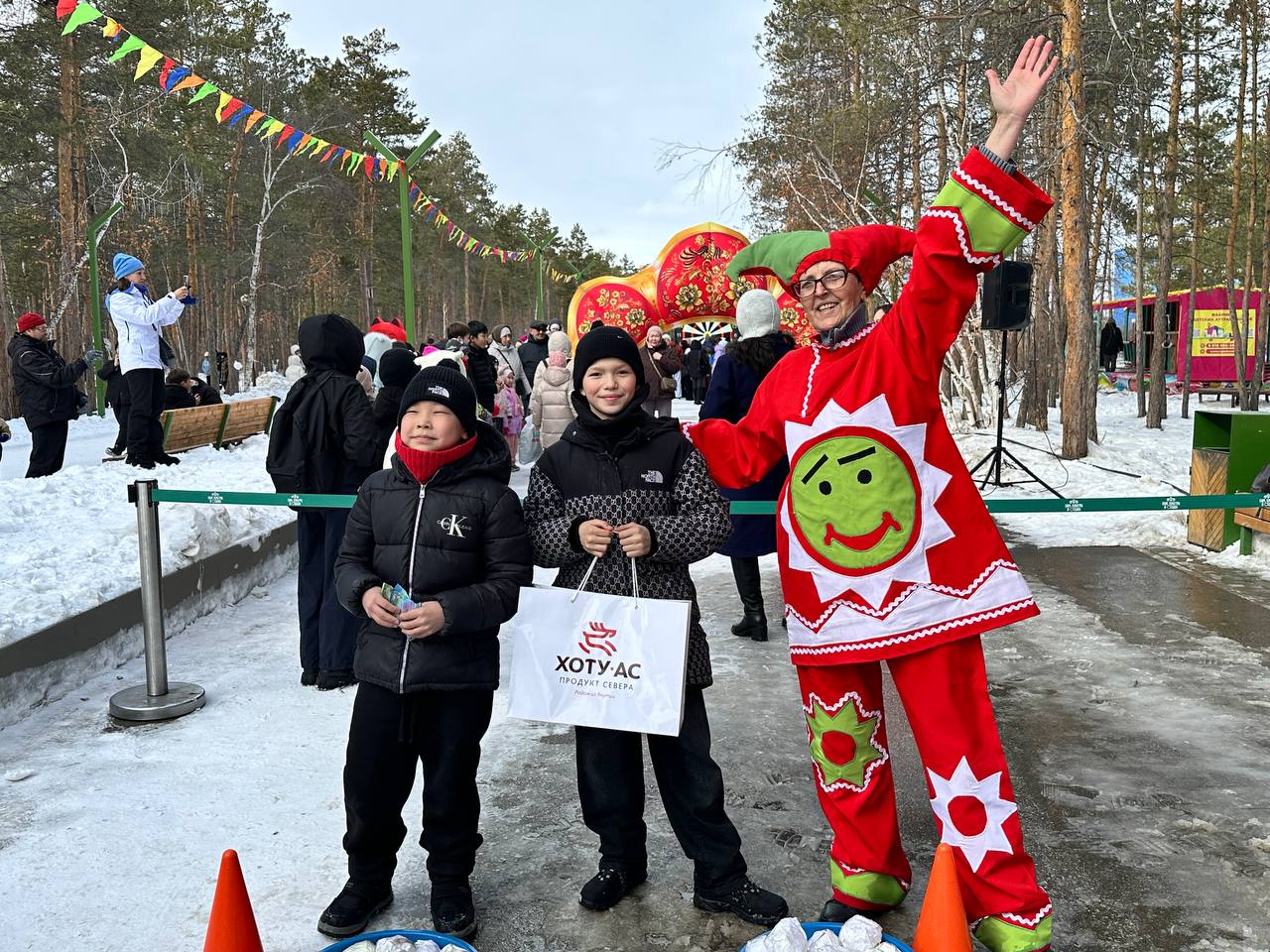 Прямо сейчас городской парк культуры и отдыха превратился в настоящий центр веселья, музыки и ярких эмоций — здесь проходит праздничная программа «Якутск, встречай весну»! Прямо сейчас городской парк культуры и отдыха превратился в настоящий центр веселья, музыки и ярких эмоций — здесь проходит праздничная программа «Якутск, встречай весну»!