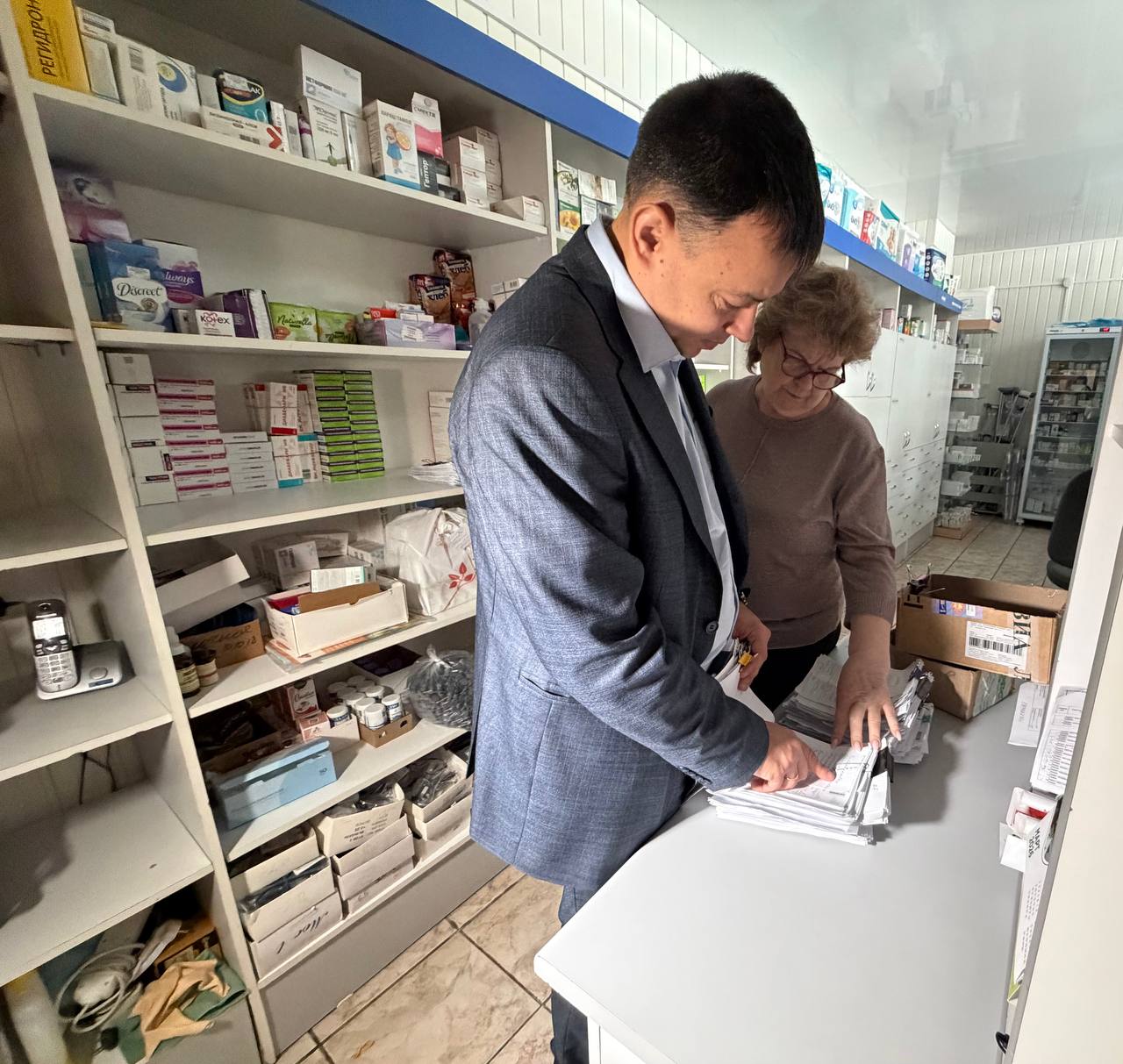 #здравоохранение. Иван Луцкан оценил систему льготного лекарственного обеспечения и работу поликлиники в Ленске В рамках рабочей поездки по западным районам республики заместитель председателя Комитета по охране здоровья... #здравоохранение. Иван Луцкан оценил систему льготного лекарственного обеспечения и работу поликлиники в Ленске В рамках рабочей поездки по западным районам республики заместитель председателя Комитета по охране здоровья...