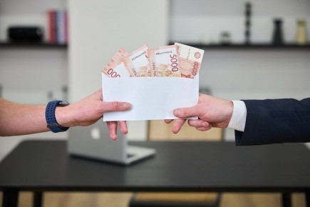 Сто баллов - сто тысяч. В Якутии сохранится мера поддержки для выпускников, демонстрирующих наивысшие результаты на едином государственном экзамене