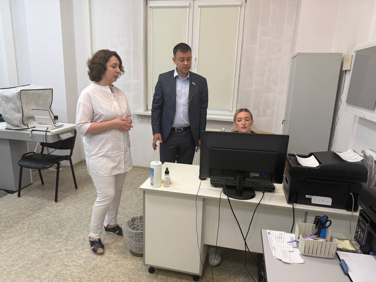 #здравоохранение. Иван Луцкан оценил систему льготного лекарственного обеспечения и работу поликлиники в Ленске В рамках рабочей поездки по западным районам республики заместитель председателя Комитета по охране здоровья... #здравоохранение. Иван Луцкан оценил систему льготного лекарственного обеспечения и работу поликлиники в Ленске В рамках рабочей поездки по западным районам республики заместитель председателя Комитета по охране здоровья...