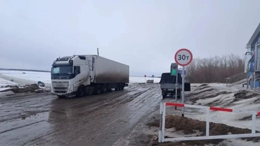 Минтранс Якутии: Раньше срока снижен тоннаж на главной ледовой переправе