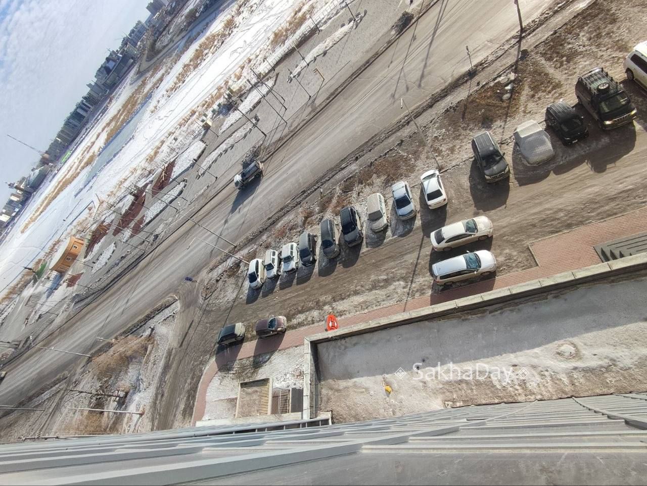 #пишут Это на Лермонтова 121А, снег со двора и крыши решили не чистить походу в этом году