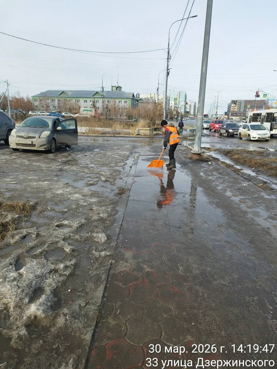 По строительному округу продолжается активная работа по нескольким направлениям: