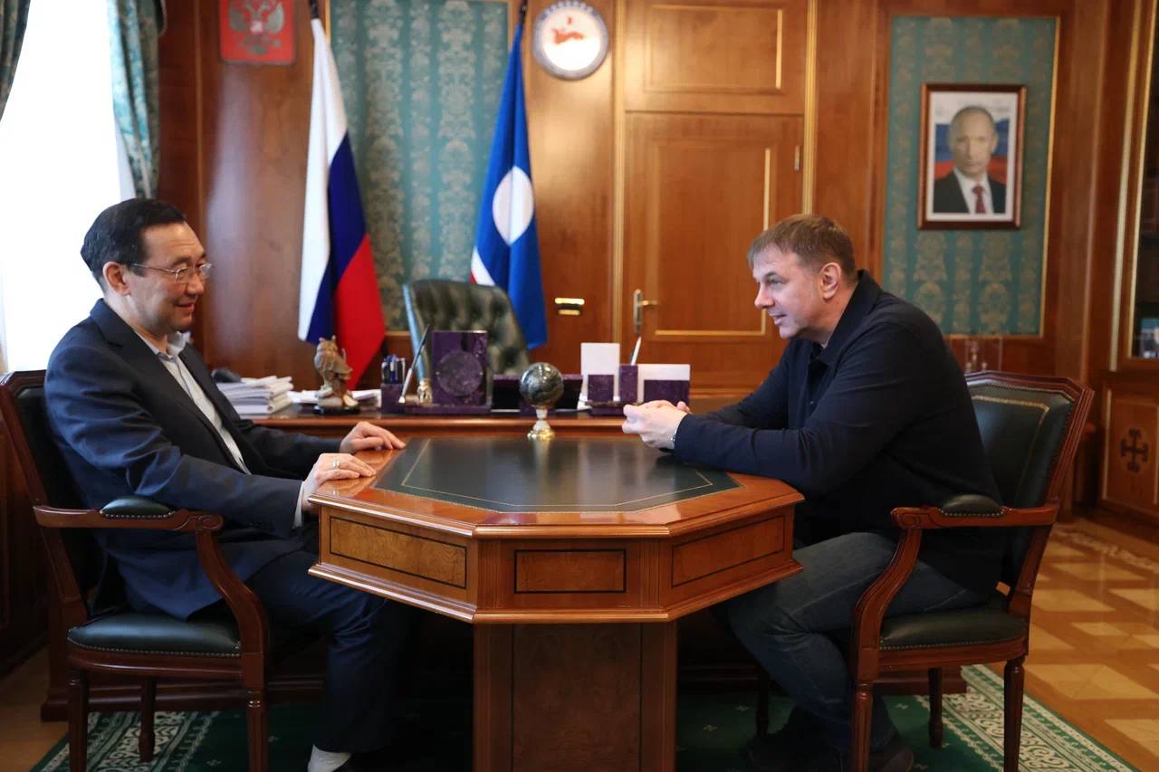 Айсен Николаев: Провёл рабочую встречу с директором Государственного академического русского драматического театра имени А.С. Пушкина Александром Лобановым