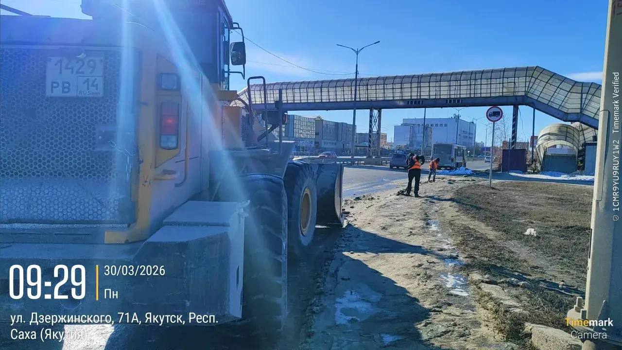 Погрузка снега по ул. Дзержинского