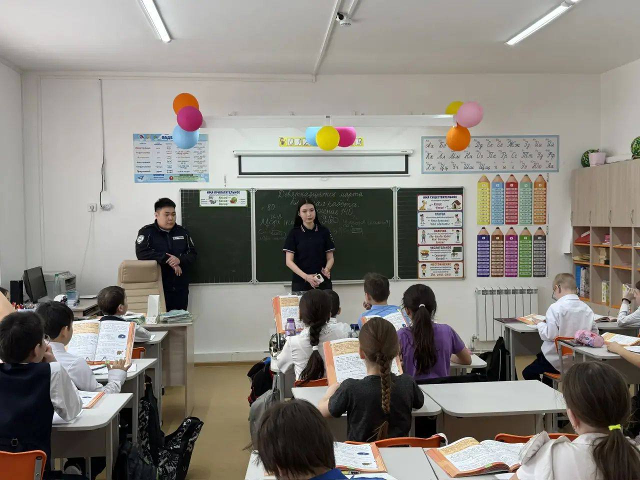 «Безопасные каникулы». В преддверии весенних каникул сотрудники ОСБ ДПС Госавтоинспекции МВД по РС(Я) и Отдела Госавтоинспекции МУ МВД России «Якутское» провели во всех общеобразовательных учреждениях г.Якутска лекции по... «Безопасные каникулы». В преддверии весенних каникул сотрудники ОСБ ДПС Госавтоинспекции МВД по РС(Я) и Отдела Госавтоинспекции МУ МВД России «Якутское» провели во всех общеобразовательных учреждениях г.Якутска лекции по...