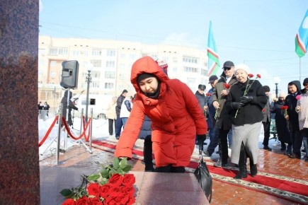 Якутяне почтили память Гавриила Чиряева у памятника