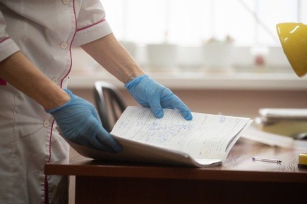 Медсестру наказали за фиктивные больничные