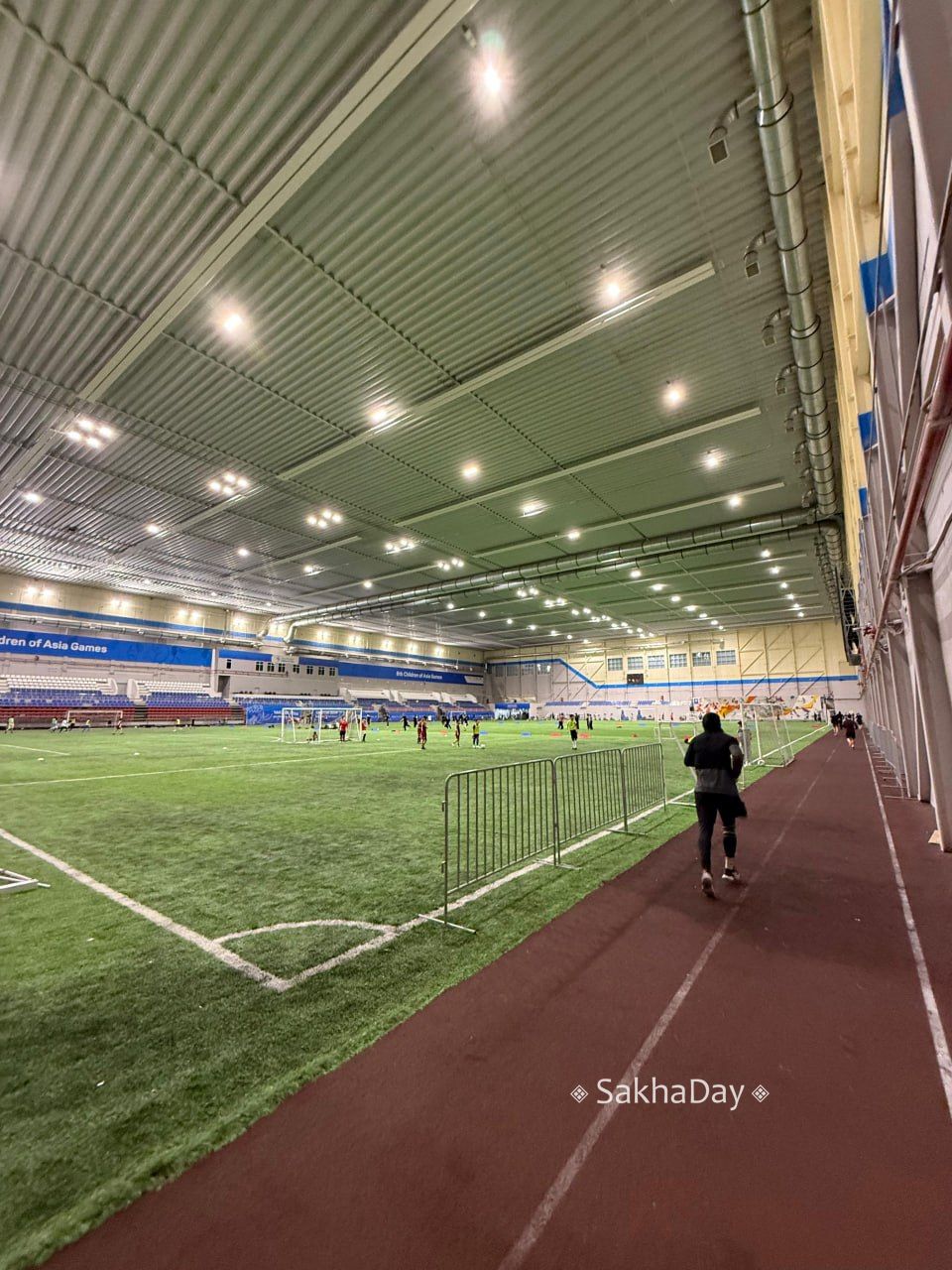 Напомним, что в феврале стадион "Дохсун" уже закрывался: из-за долгов отключили электричество прямо во время тренировки детей