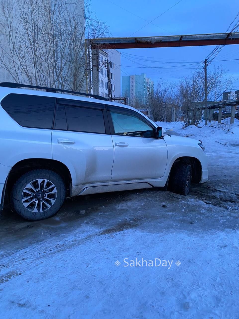 #пишут. Фекальный потоп во дворе: жители требуют вмешательства властей Жители домов по адресу Дзержинского 41/2 и 41/3 оказались в условиях, которые сами называют «жизнью в канализации»